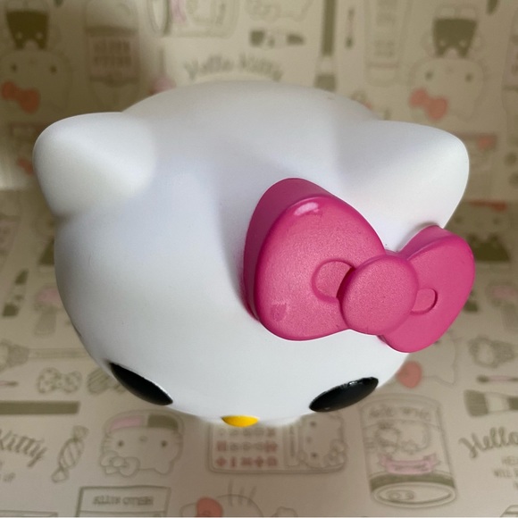 Vaulted Original Hello Kitty Funko POP #1 - Picture 3 of 11